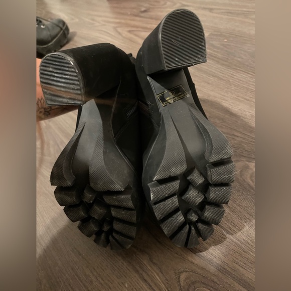 Black booties - Picture 2 of 3